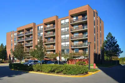 Room for 2 guys, $550 per each person May 1st or immediately, Room for rent on ground floor, central...