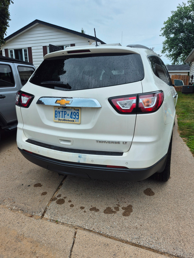2014 chevy traverse in Cars & Trucks in Leamington - Image 3
