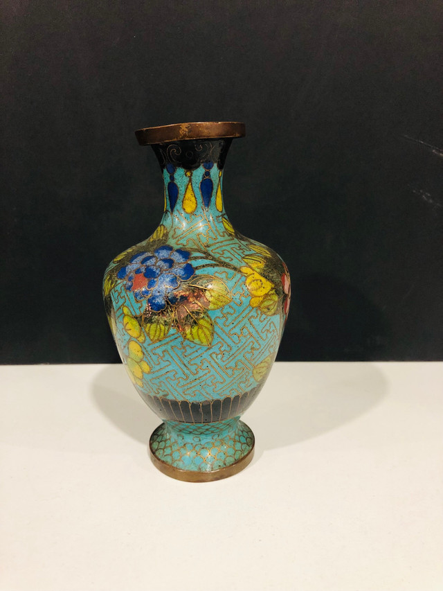 Antique Chinese cloisonné vase in Arts & Collectibles in Oshawa / Durham Region - Image 4