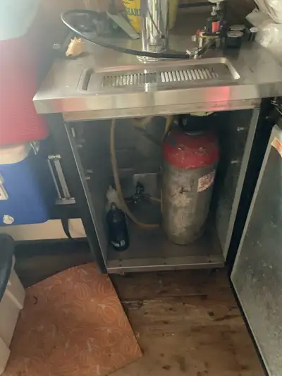 I'm selling my used Beverage-Air draught fridge, perfect for keeping your beverages ice cold. This u...