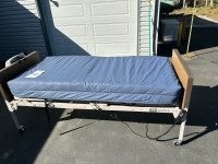 Hospital bed and air mattress with circulation pump