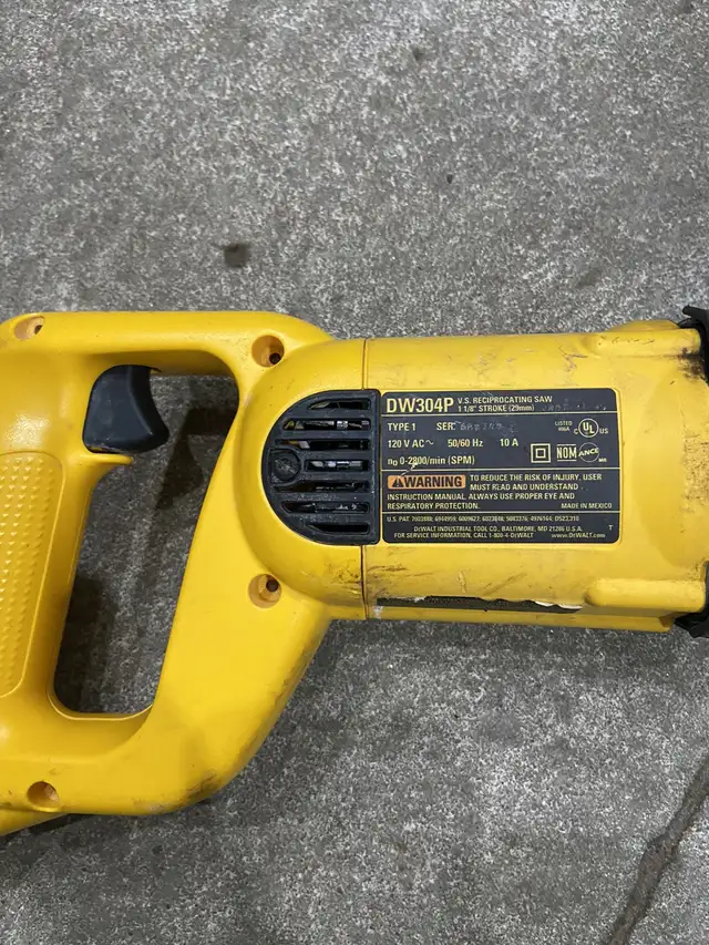 Dewalt plug in VS Reciprocating Saw - Sawzall in Power Tools in City of Toronto - Image 5