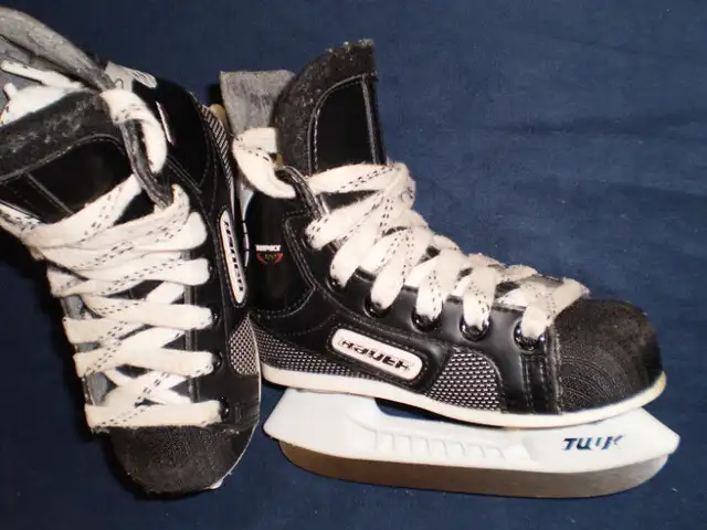 Ice Skates, Size 6-8 youth for shoe size 7-9.5 youth in Skates & Blades in City of Toronto - Image 6