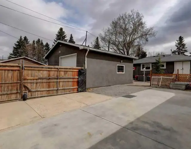 40' RV Parking – Convenient Calgary Location in Alberta in Canada - Image 2