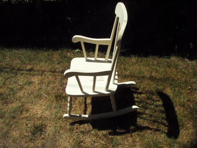 Chaise Berçante Pour Enfant Vintage dans Chaises, Fauteuils inclinables  à Laval/Rive Nord - Image 2