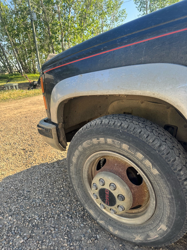 1993 gmc 3500 Extendend cab (trades and cash offer) in Cars & Trucks in Lethbridge - Image 3