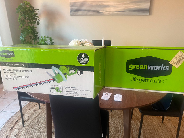 Greenworks Rotating Hedge Trimmer Corded 22 Inch Blade 4A Motor in Outdoor Tools & Storage in City of Halifax - Image 2
