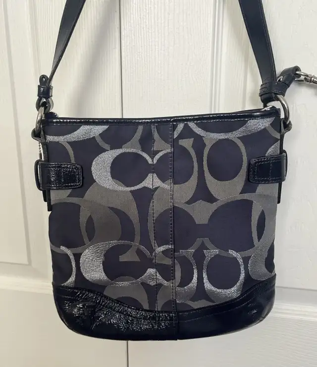 Coach Vintage Navy blue Shoulder and crossbody Bag in Women's - Bags & Wallets in Mississauga / Peel Region - Image 3