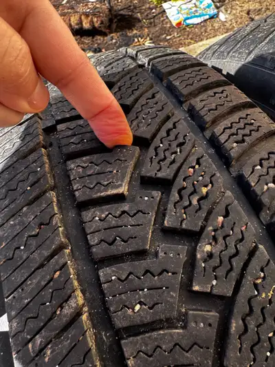 These Mirage winter tires are ready to tackle the snowy Canadian roads! They have been previously us...