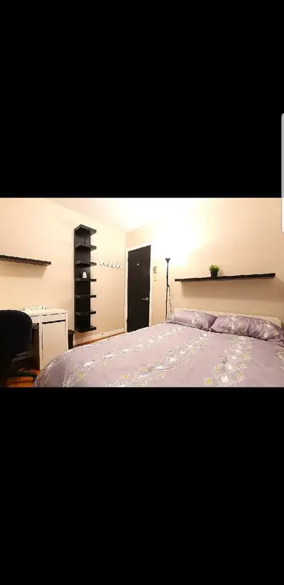 Chambre meublée à louer (colocation FILLES seulement) – 300 m du métro Saint-Michel 1 chambre dispon...