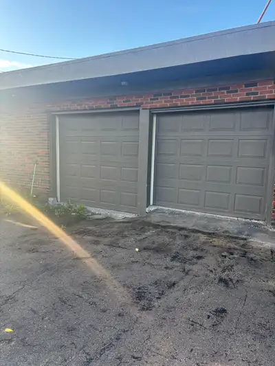 Shop for rent. 22’x44’. 10’ ceiling Remote entry garage door 8’ Concrete floor 24hr access Available...