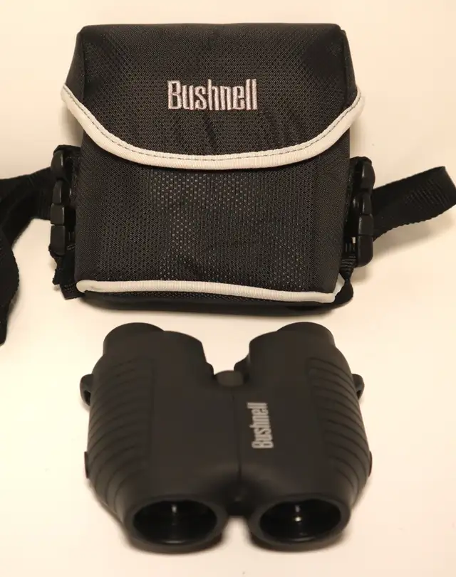 BUSHNELL POWERVIEW 10X25  BINOCULARS WITH CASE in Fishing, Camping & Outdoors in Markham / York Region - Image 3