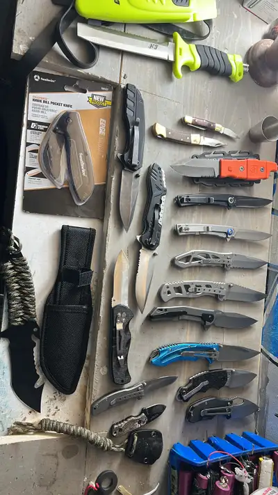 Assorted knives for everyday use, View more