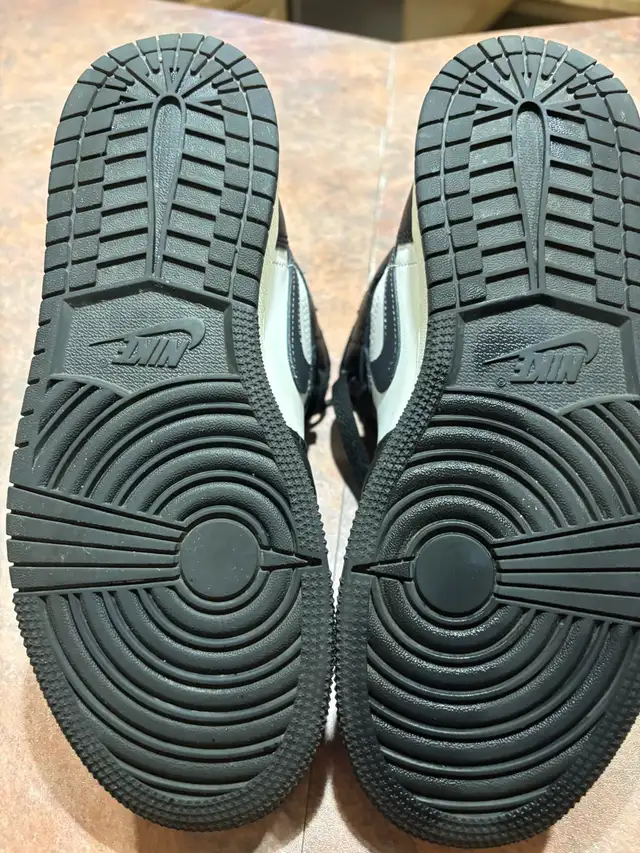 soulier Nike air Jordan gr:6.5 30$ in Basketball in Laval / North Shore - Image 5