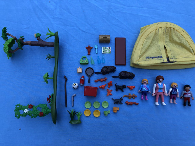 Playmobil- Tente de camping, personnages et accessoires. dans Jouets et jeux  à Rimouski / Bas-St-Laurent - Image 2