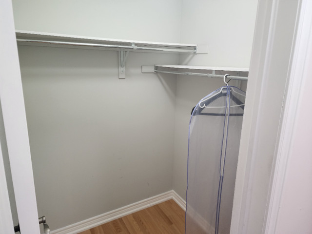 LARGE MASTER BEDROOM W ATTACHED WASHROOM INCLUDING UTILITIES in Room Rentals & Roommates in Mississauga / Peel Region - Image 4