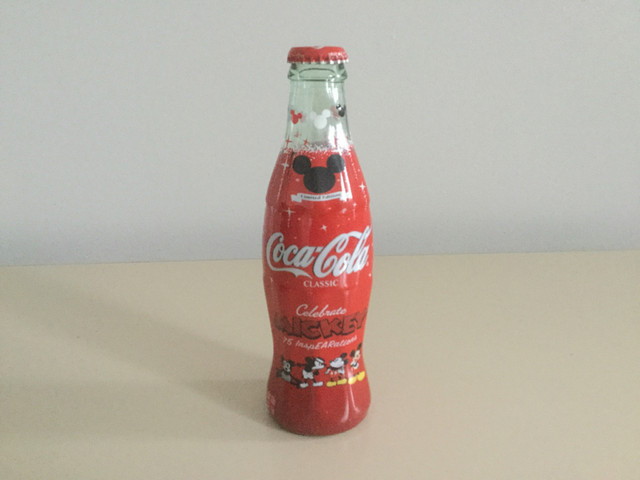 Bouteille Coca-Cola dans Art et objets de collection  à Longueuil/Rive Sud - Image 2