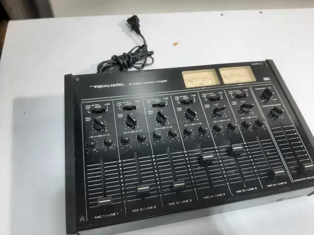 Realistic Audio Mixer in Performance & DJ Equipment in City of Montréal - Image 5