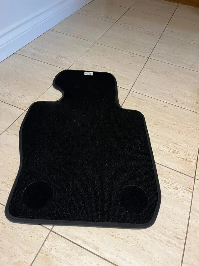 Genuine BMW 3 Series Carpeted Floor Mat - Front and Rear in Other Parts & Accessories in City of Toronto - Image 9