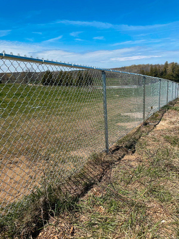 Fence, chainlink, wrought iron, wood in Decks & Fences in City of Toronto - Image 3