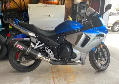 2010/2011 Suzuki 650 GSXFA First Owner Yosimoto Muffler and original muffler available. Sporty Clutc...