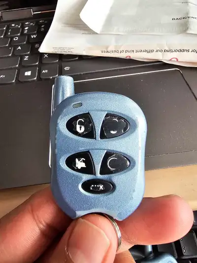 Remote starter key fob in good working condition. 4-button remote (lock, unlock, remote start, trunk...