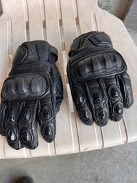 Motorcycle gloves, jacket and helmet