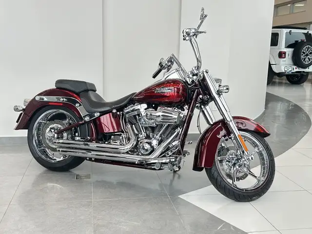 2012 Harley Davidson FLSTSE3 CVO Softail Convertible-LOW MILEAGE in Street, Cruisers & Choppers in London - Image 3