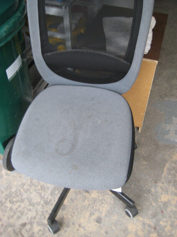 FS: IKEA office chairs, floor lamp, table and twin bed frame etc in Chairs & Recliners in Ottawa - Image 3
