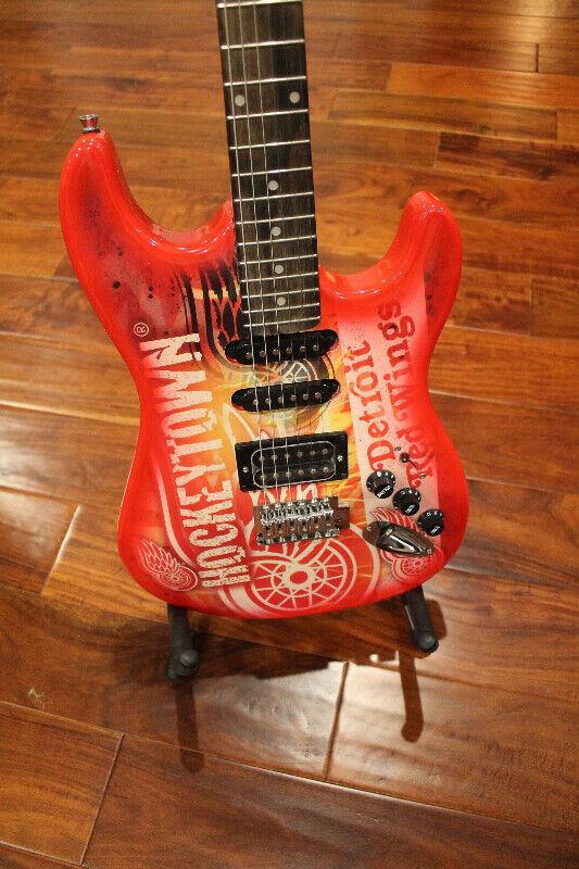 Detroit Red Wings Woodrow Northender Guitar #18/100 dans Art et objets de collection  à Chatham-Kent - Image 2