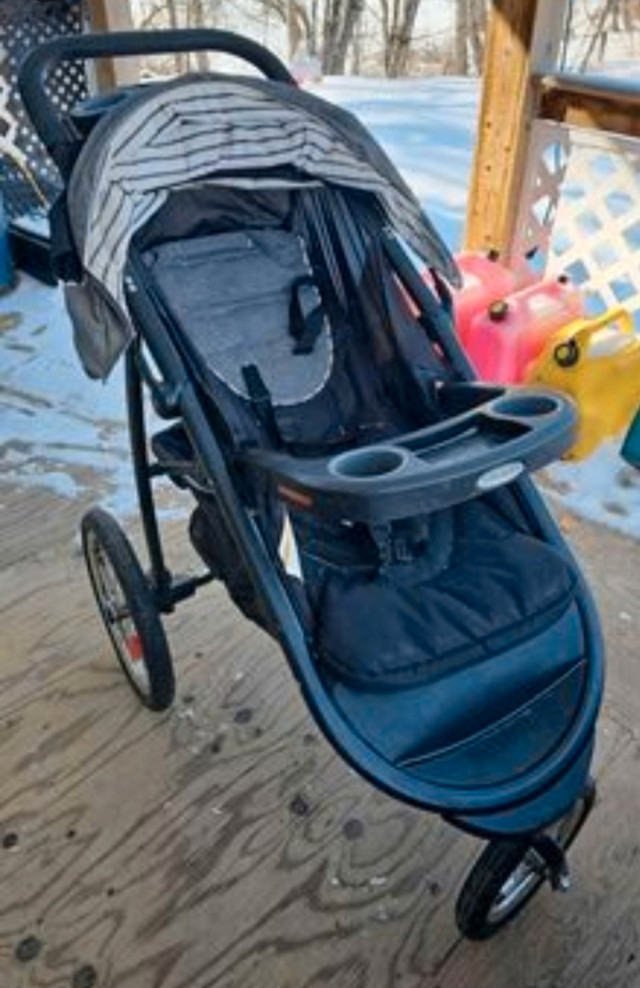 Graco Jogging Stroller in Strollers, Carriers & Car Seats in Strathcona County