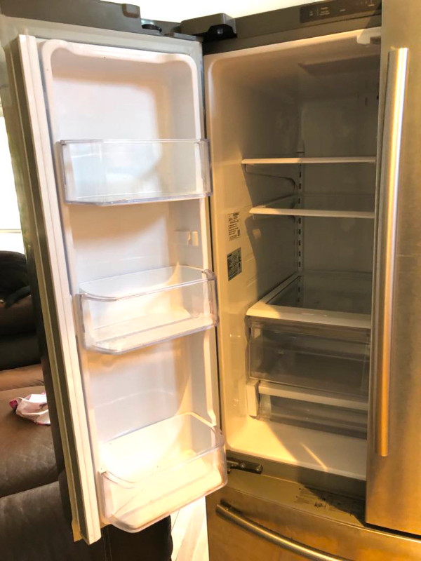 Réfrigérateur Samsun 2019 avec problème dans Réfrigérateurs  à Ville de Québec - Image 4