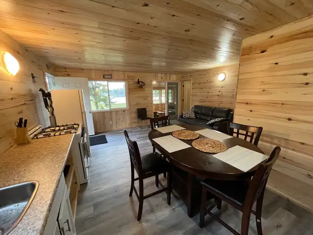 Cabins for rent in the North Whiteshell along the Winnipeg River in Manitoba in Canada - Image 12