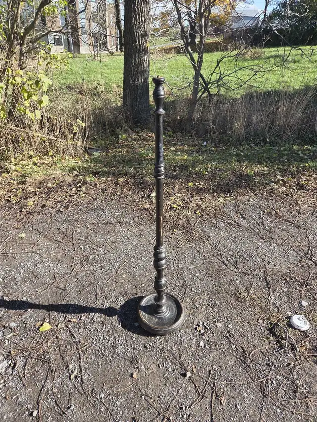 Vintage Floor Lamp Stand in Other in Belleville - Image 2