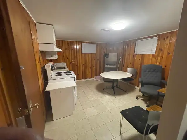 Furnished or unfurnished Basement Apartment in Long Term Rentals in City of Toronto - Image 5