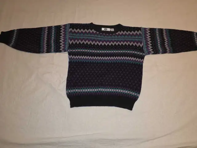 Men's pattern sweater  in Men's in Edmonton - Image 3