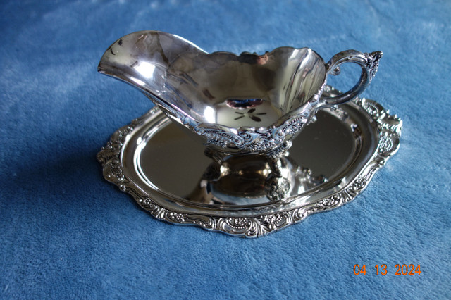 Baroque silverplated Gravy Boat  and Tray in Kitchen & Dining Wares in Kingston - Image 2