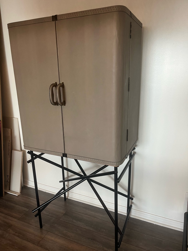 Bar Cabinet  dans Mobilier de salle à manger et cuisine  à Ville de Montréal