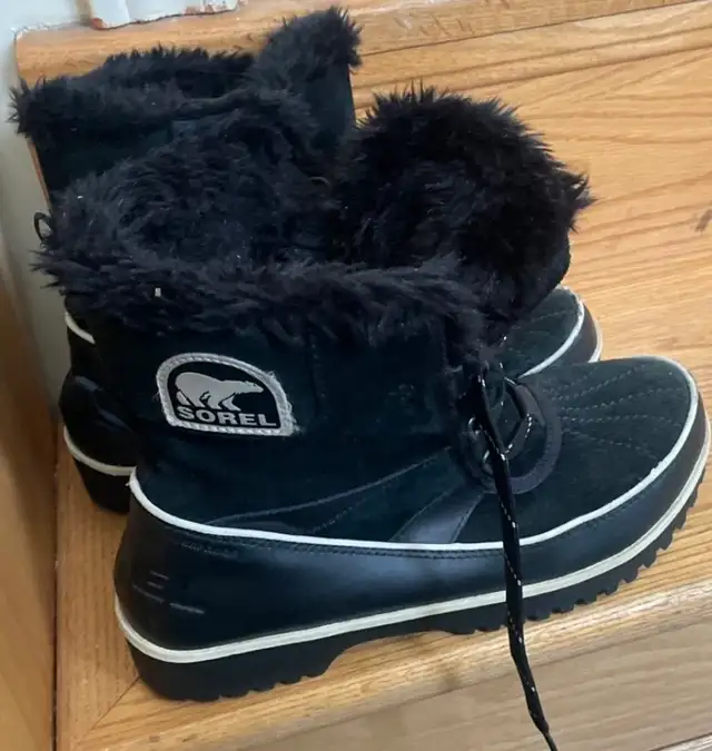 SOREL boots in Women's - Shoes in City of Toronto - Image 2