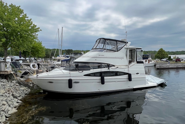 2004 Carver 366 Moto Yacht in Powerboats & Motorboats in Barrie