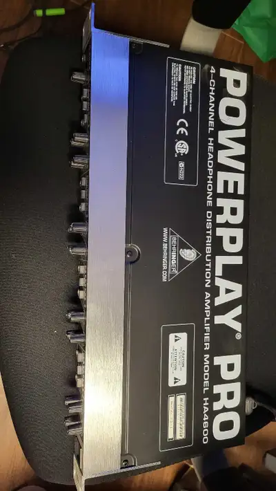 Amplificateur pour 4 écouteurs., View more