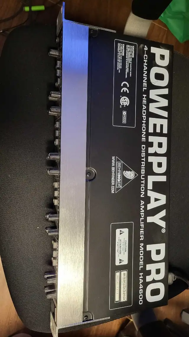 Amplificateur pour 4 écouteurs. in Pro Audio & Recording Equipment in Sherbrooke - Image 2