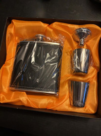 Selling brand new leather flask 8oz stainless steel cups/box