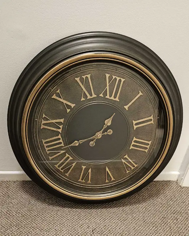 large wall clock in Home Décor & Accents in Ottawa - Image 2