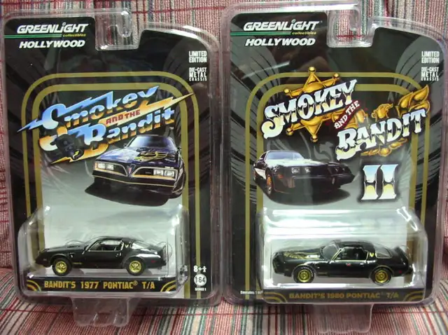 Greenlight Smokey and the Bandit 1977 & 1980 Trans Am Cars in Toys & Games in Saskatoon - Image 2