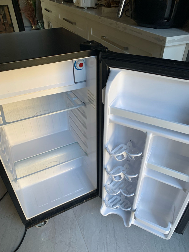 Mini Fridge  in Refrigerators in Oshawa / Durham Region