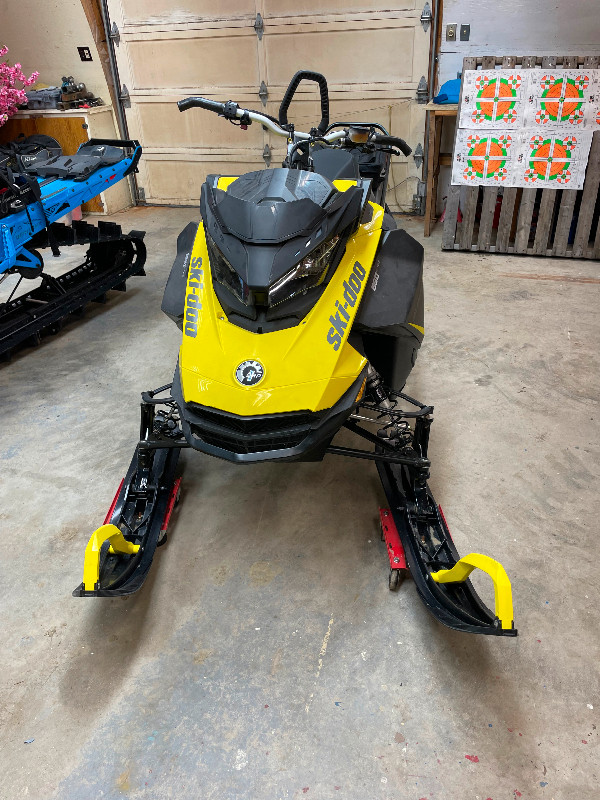 2018 Skidoo Summit SP 165” 700km! in Snowmobiles in Swift Current - Image 2