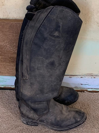 Tall riding winter boots. / mountain horse .size 9. fit more like an 8 .. back zippers in perfect wo...