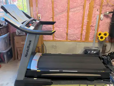 FREE Nordic Track Treadmill Model C-1550 24922.0 82"L x 34"W x 62"H Running Belt 19.5" x 60" Works b...