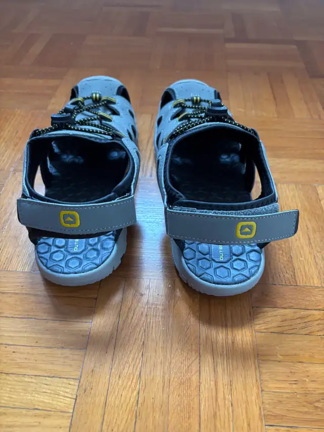 Outbound Adventure Closed Toe Hiking Shoes, unisex, Size 5 in Kids & Youth in City of Toronto - Image 4